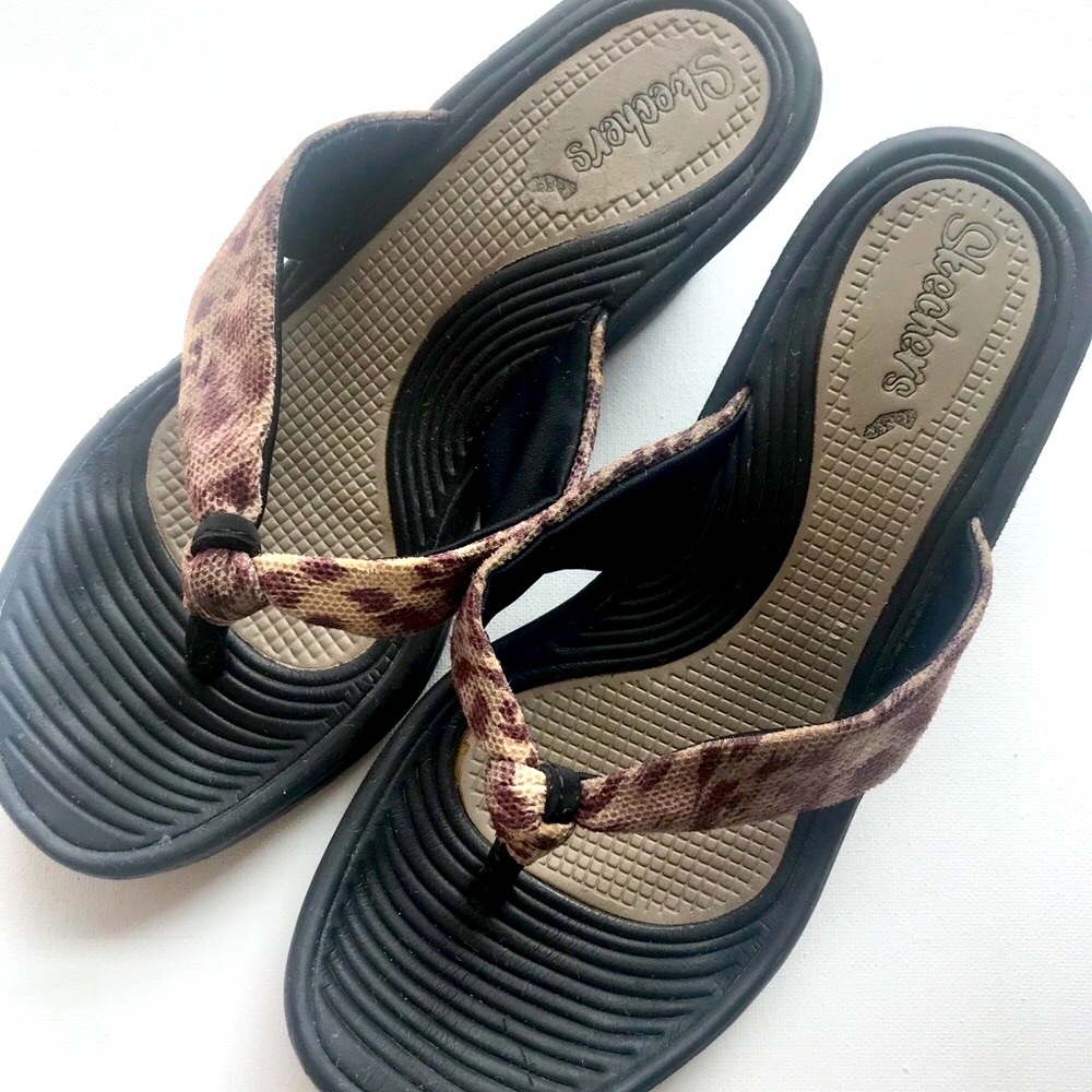 BOGO 1/2 OFF Sz 6 Skechers 2 1/2” Leopard Printed Black Wedge Sandal.